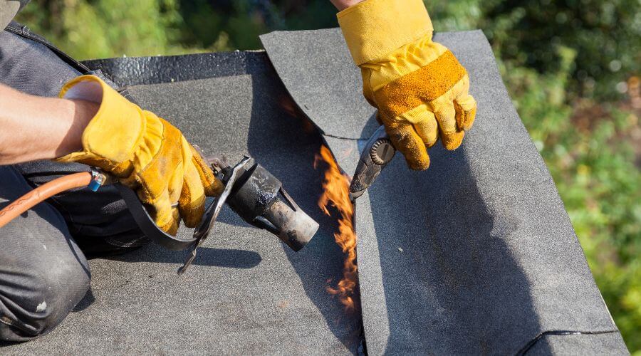 Professional gutter cleaning in Shelby, AL